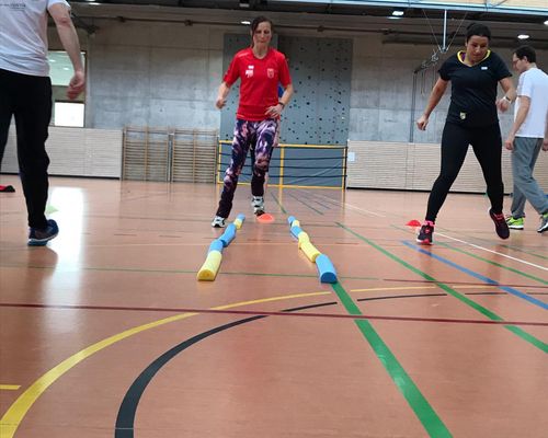 Tausendfüßler und Tierstaffeln bei der Fortbildung Kinderleichtathletik in Gomaringen