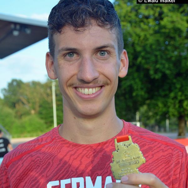 ...stolz mit DM-Medaille ....