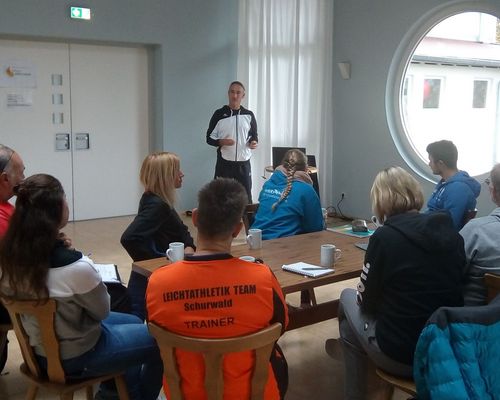 Es ging rund bei der Fortbildung Hammerwurf