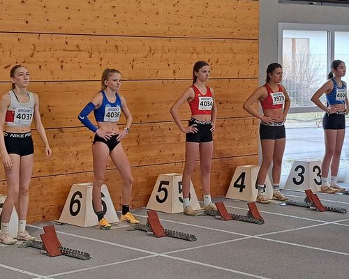 Gold am Start: Hannah Mattes, Anni Marcard und Pia Hoffrogge (ganz re.)